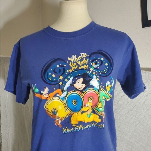 Disney 2005 Graphic T-Shirt Size - Picture 5 of 8